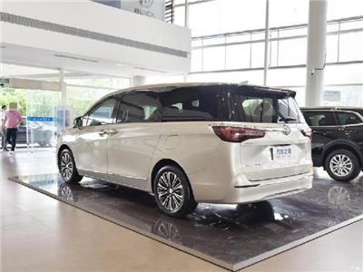 驾驶前后与车辆保持安全距离
